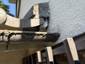 屋根角の隙間を閉塞