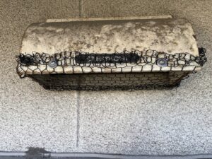換気扇フードを金網で閉塞