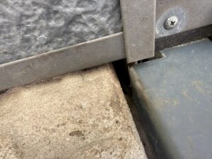 隙間塞ぎ 施工前